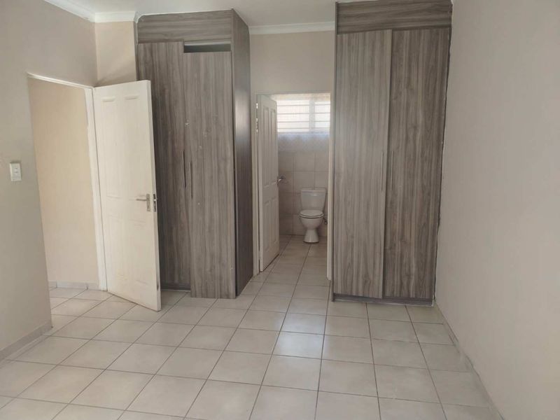 A MODERN TOWNHOUSE - Photo 7