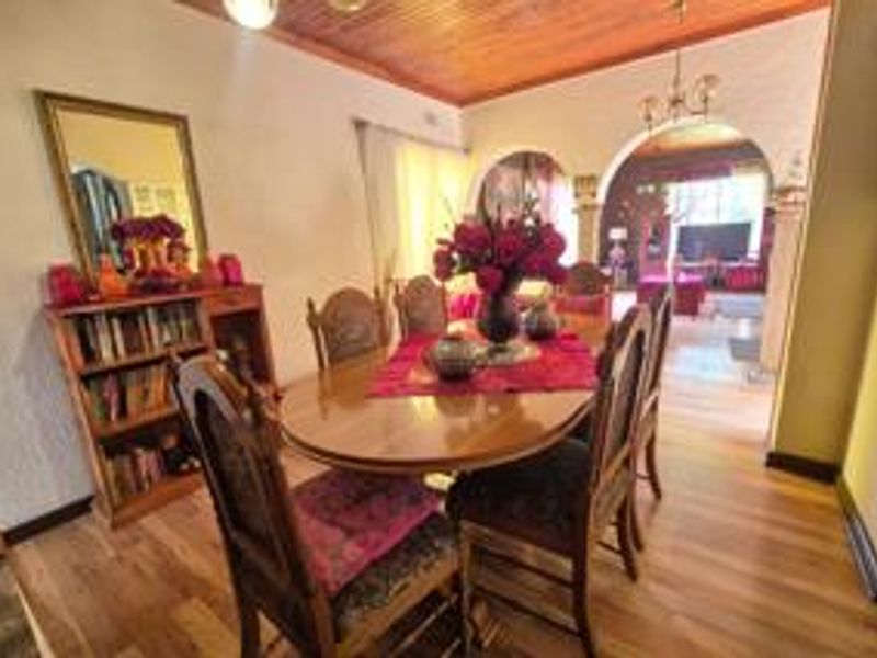 Spacious 3-Bedroom Family Home with Private 2-Bedroom Flatlet - Photo 5