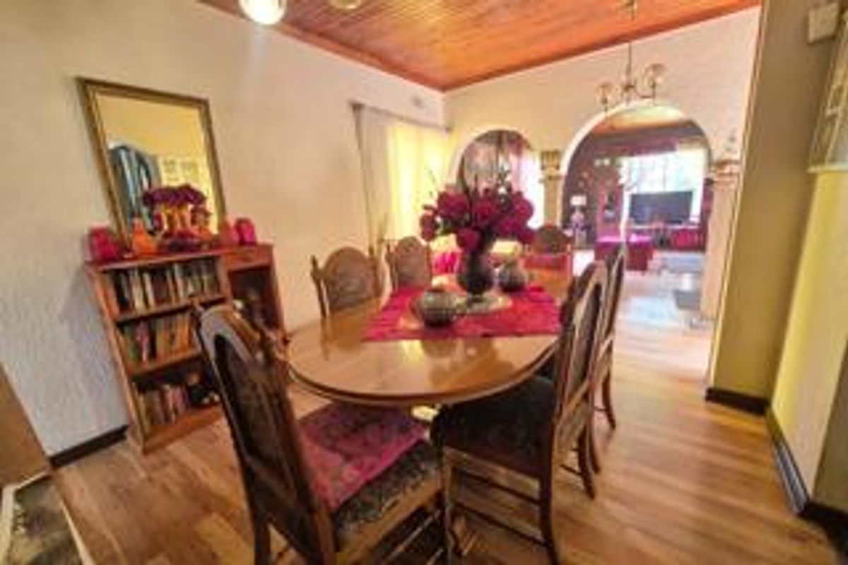 Spacious 3-Bedroom Family Home with Private 2-Bedroom Flatlet - Photo 5