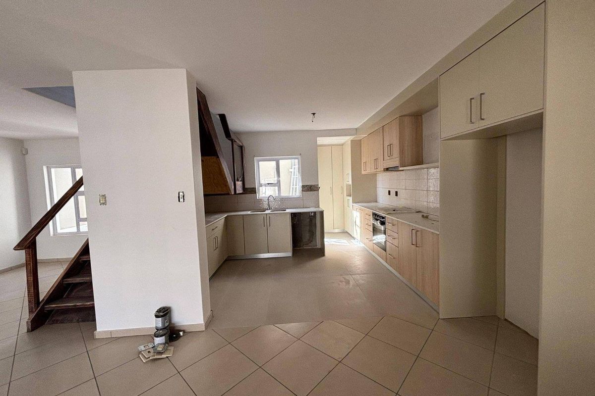 3 Bedroom Townhouse TO LET in Ludwigsdorf - Photo 3