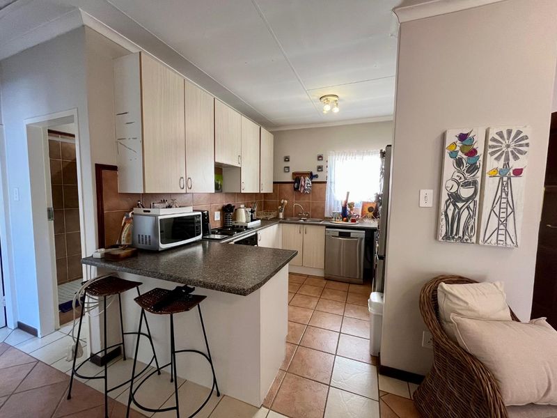 Charming Top-Stack Unit! - Photo 10