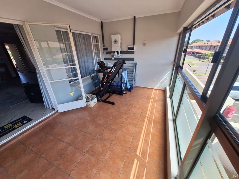 LIVE THE LIFE - Photo 5