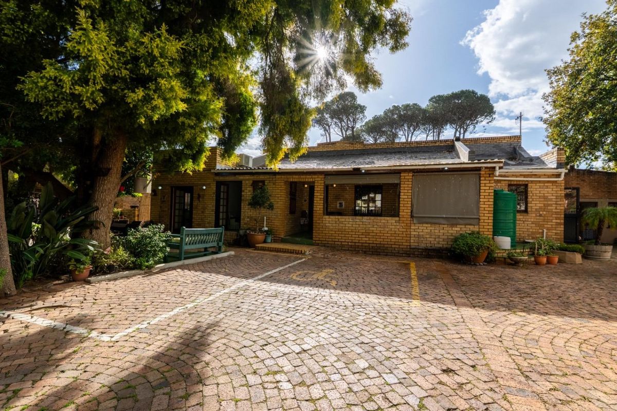 Exceptional 7-Bedroom Property in Stellenbosch - Prime Investment &amp; Lifestyle Opportunity - Photo 4