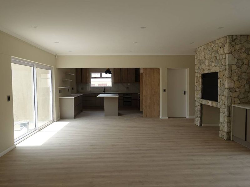 BRAND-NEW FAMILY HOME IN THE TRANQUIL ROSSMUND GOLF VILLAGE - Photo 5