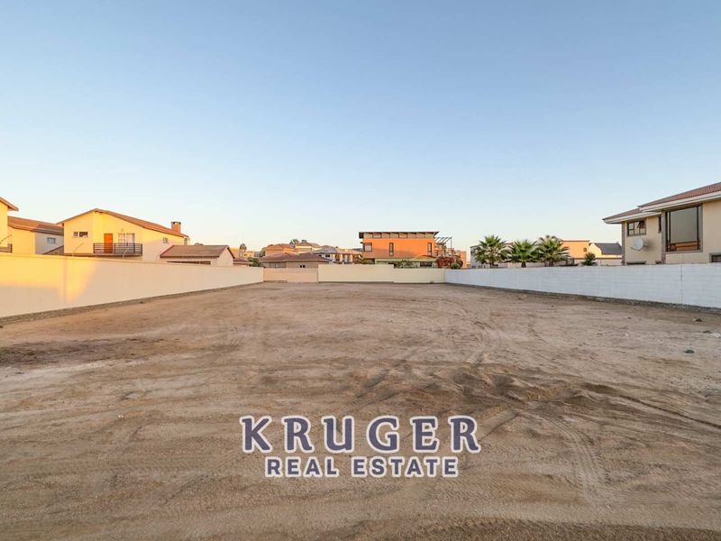 Vacant land with approved building plans - Photo 2