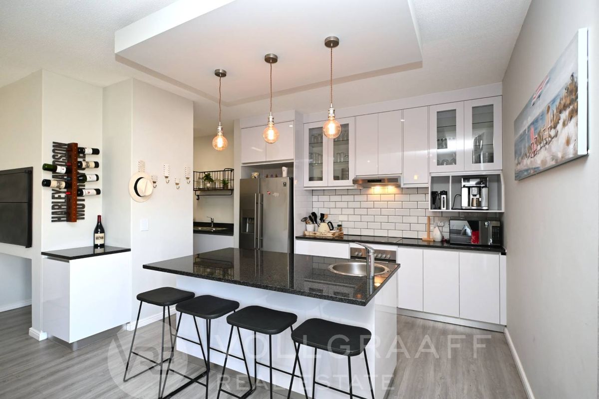 Elevated Coastal Elegance - Photo 3