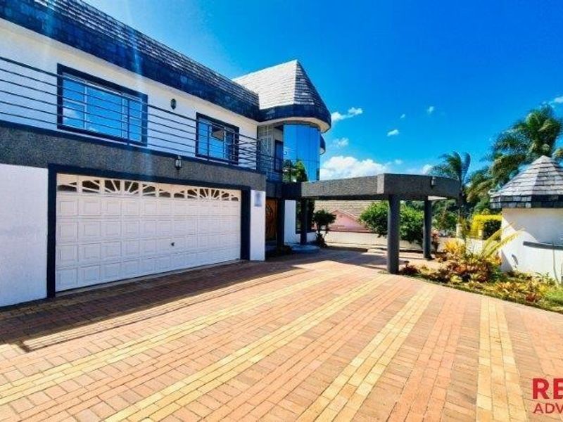 6 Bedroom Home for sale in Umhlatuzana - Photo 3