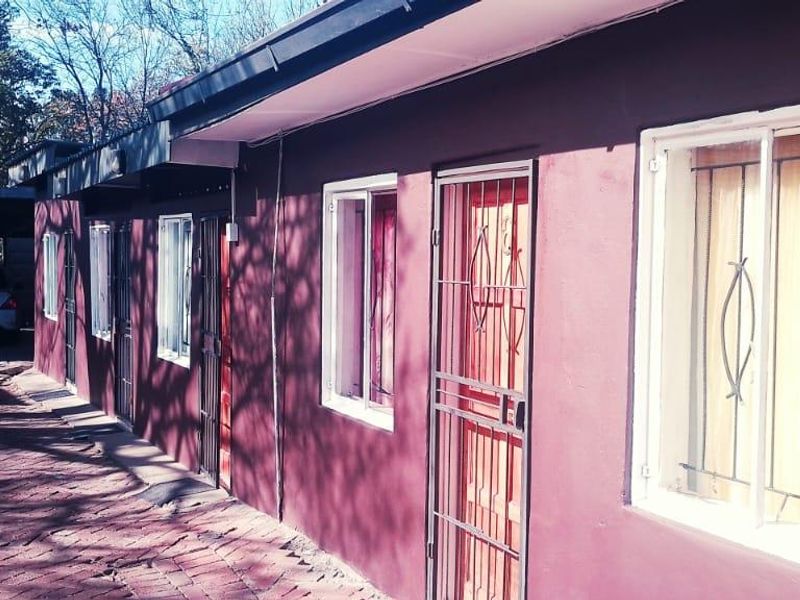 GUESTHOUSE PERFECT AREA.AFFORDABLE PRICE,GREAT INVESTMENT.GOOD PROVIT.CONSIDERABLE INCOME - Photo 4