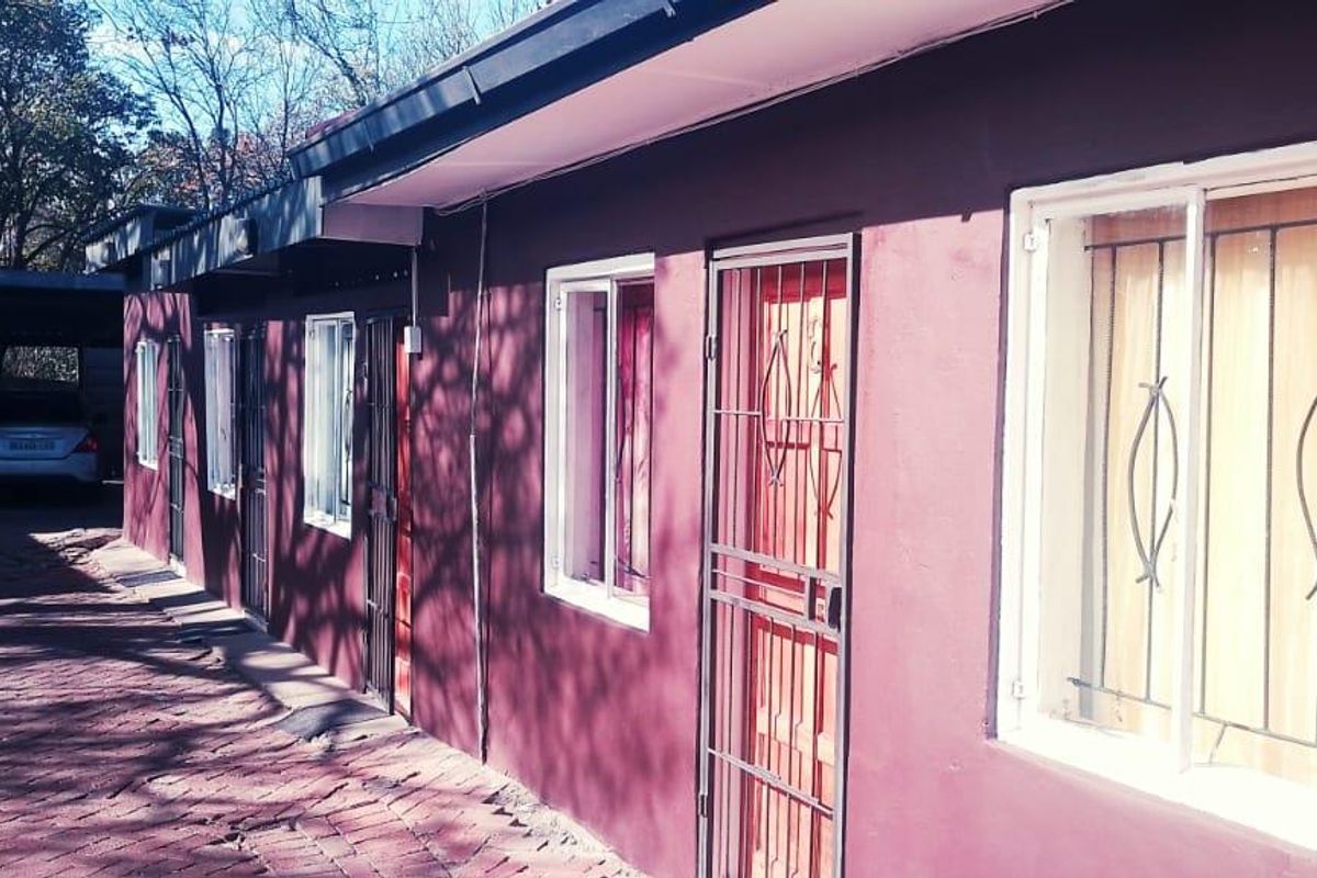 GUESTHOUSE PERFECT AREA.AFFORDABLE PRICE,GREAT INVESTMENT.GOOD PROVIT.CONSIDERABLE INCOME - Photo 4