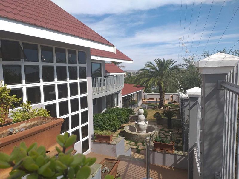 A Stately Home with Breathtaking Views - Photo 4