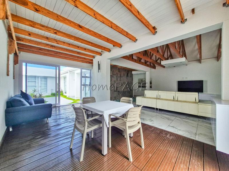 Fairway Estates, Walvis Bay:  Beautiful 4 Bedr Contemporary Home with indoor Pool is for Sale - Photo 4