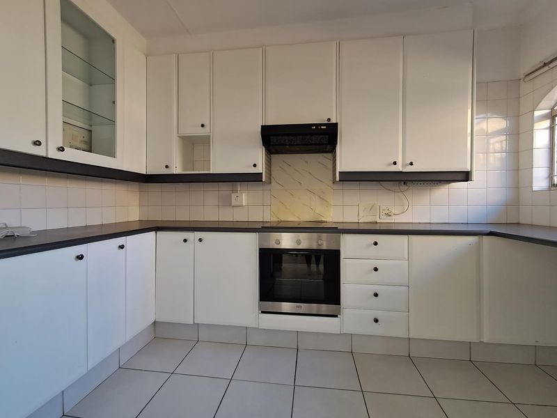 1 Bed, 1.5 Bath Duplex Townhouse in Corlett Gardens - Photo 2