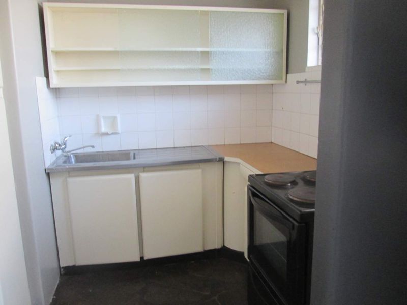 BEAUTIFUL ,NEAT AND CLEAN [1] ONE BEDROOM FLAT FOR SALE IN ARCADIA ' PRETORIA ' - Photo 7
