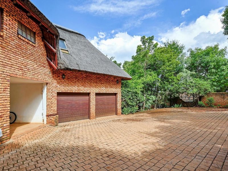 A Serene Bush Lodge-Style Home with Exceptional Family Space - Photo 6