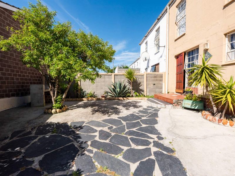 PERFECT STARTER HOME IN BEACON VALLEY. - Photo 2