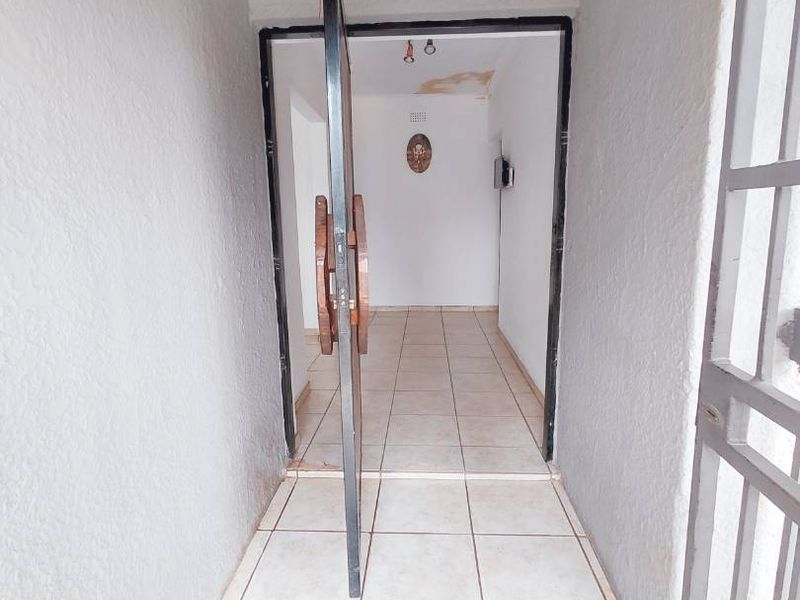 Discover Luxury Living in a Secure Family Enclave - Photo 3