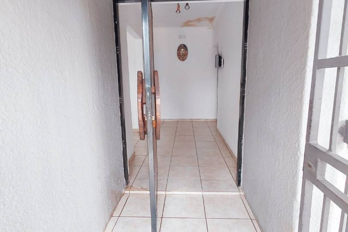 Discover Luxury Living in a Secure Family Enclave - Photo 3