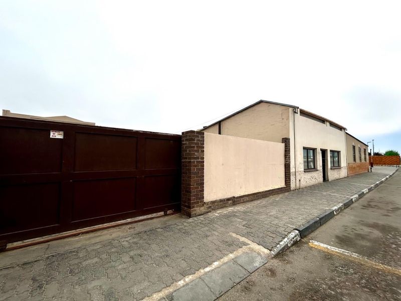 Prime Central Property – Retail, Storage or Investment Opportunity - Photo 3
