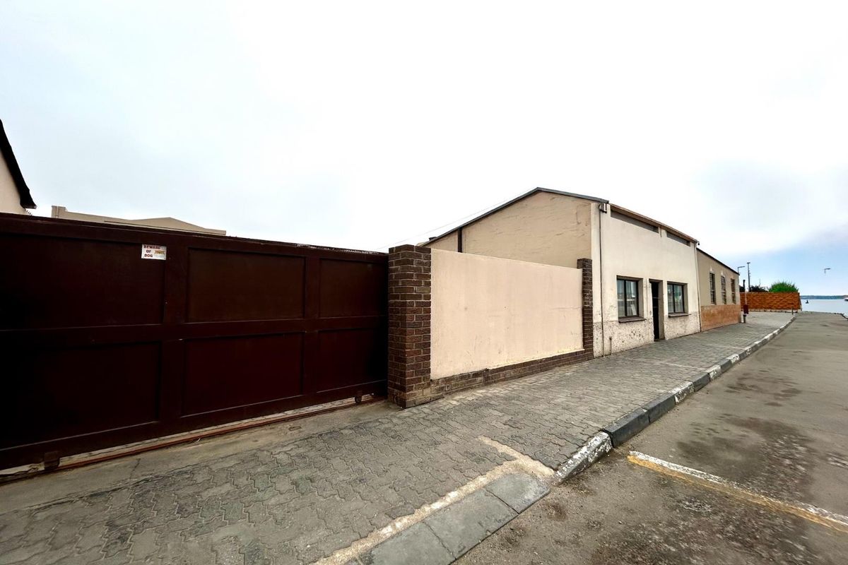 Prime Central Property – Retail, Storage or Investment Opportunity - Photo 3