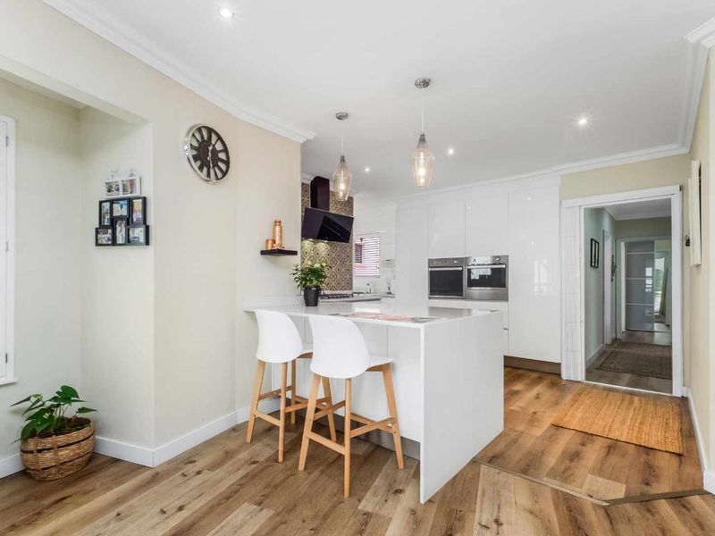 A MODERN MASTERPIECE TUCKED AWAY IN A CUL-DE-SAC INSIDE LOVELY SOMERSET GARDENS - Photo 9