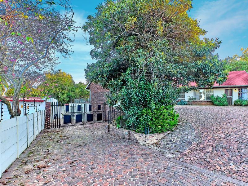 Versatile Multi-Unit Property for Sale – Excellent Investment Opportunity - Photo 2