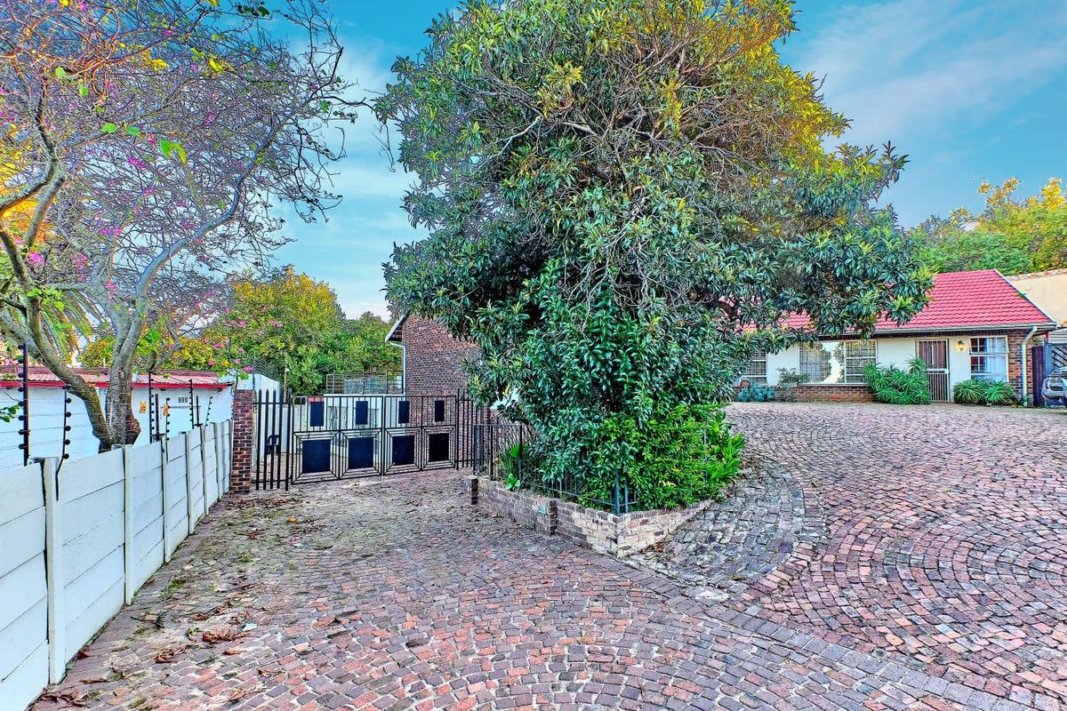 Versatile Multi-Unit Property for Sale – Excellent Investment Opportunity - Photo 2