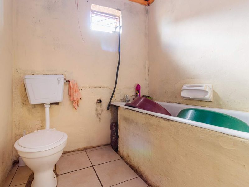 Welcoming Two-Bed House in Zwide - Photo 8