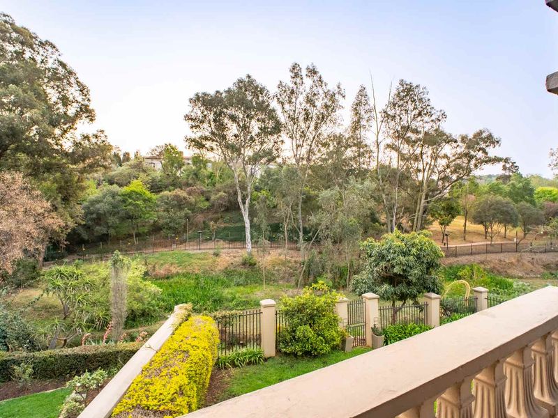 Elegant 4-Bedroom Mansion with Cinema, Solar Power & Breathtaking Views | Waterkloof Palms Estate - Photo 6