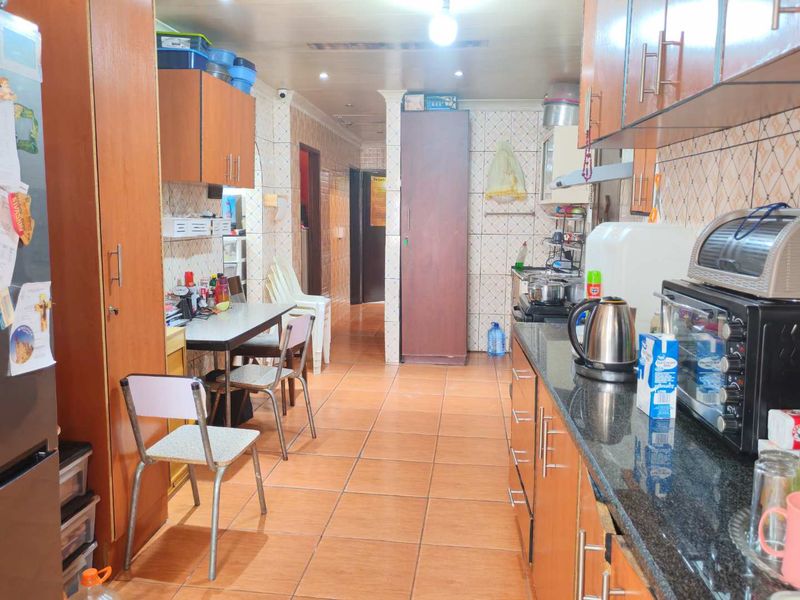 "Space & Comfort: Brick Home with Bonus Outbuilding!" - Photo 10