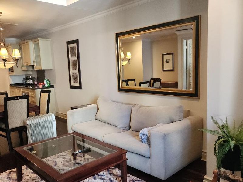 SOPHISICATED AND LUXURIOUS FULLY FURNISHED 1 BED APARTMENT IN THE MICHELANGELO TOWERS. - Photo 4