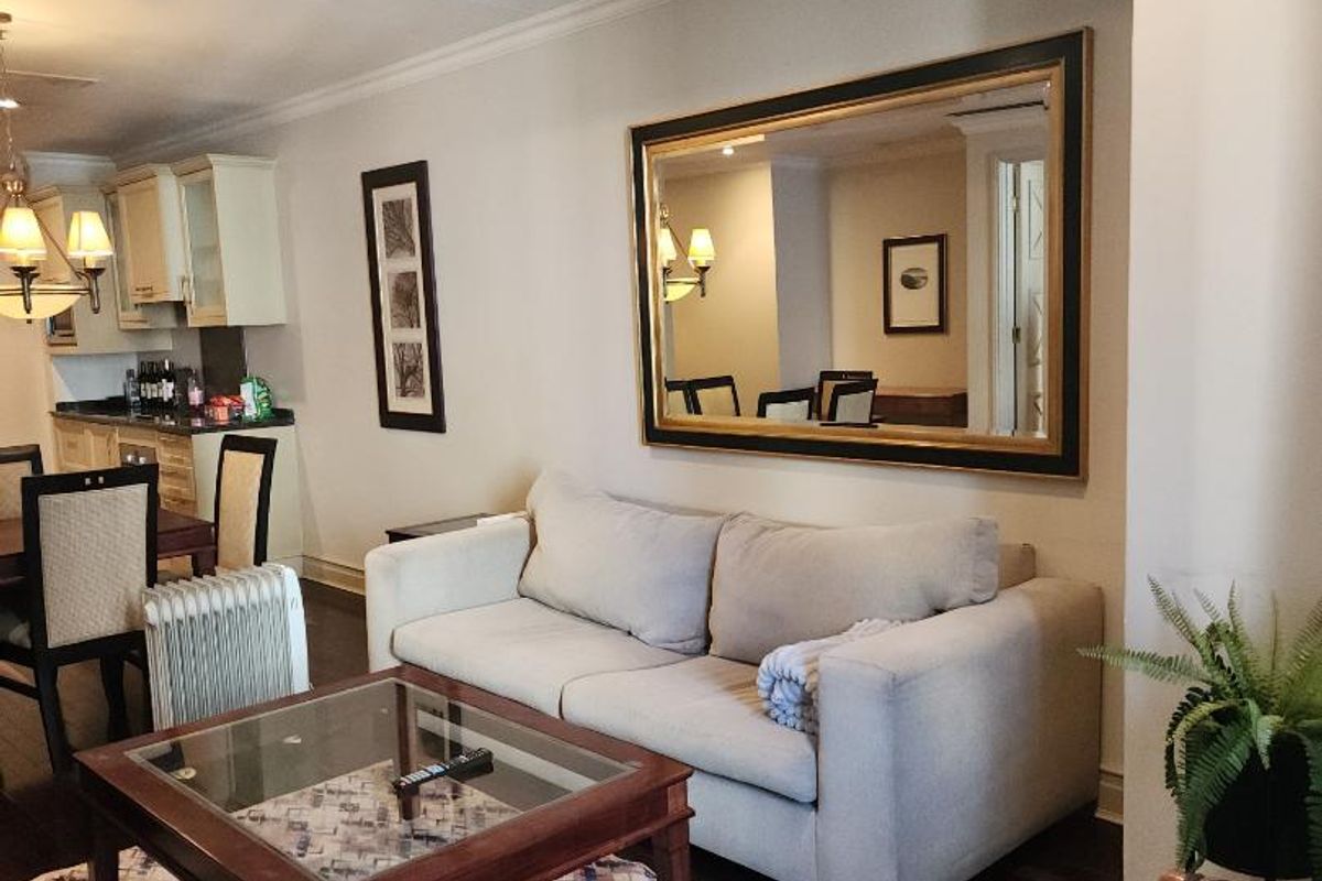 SOPHISICATED AND LUXURIOUS FULLY FURNISHED 1 BED APARTMENT IN THE MICHELANGELO TOWERS. - Photo 4