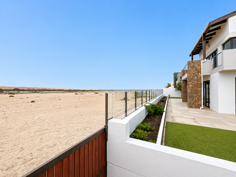 Exceptional Dune-Facing Luxury Estate in Prime Location - Photo 7