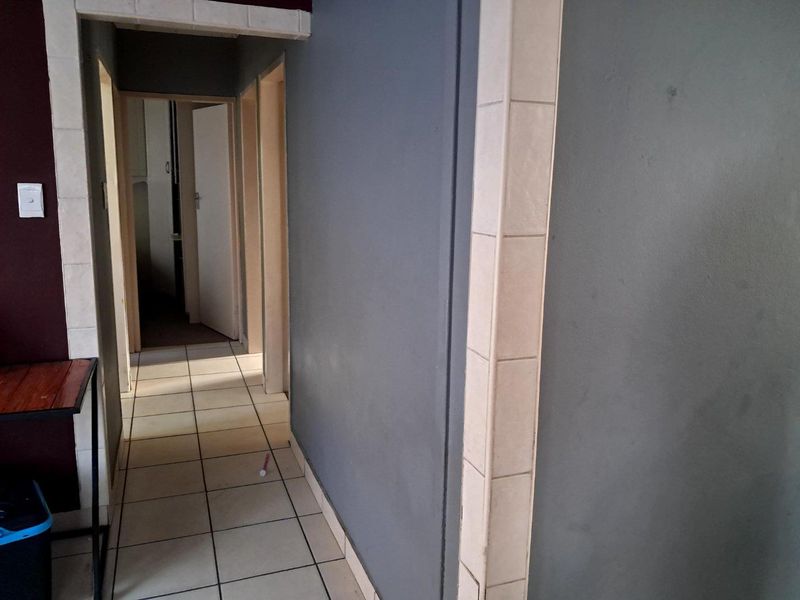 3 Bedroom House For Sale in Nkwe Estate - Photo 8