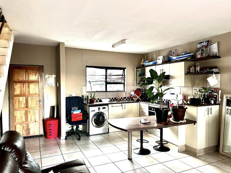 2 Bedroom Townhouse For Sale in Rocky Crest - Photo 2