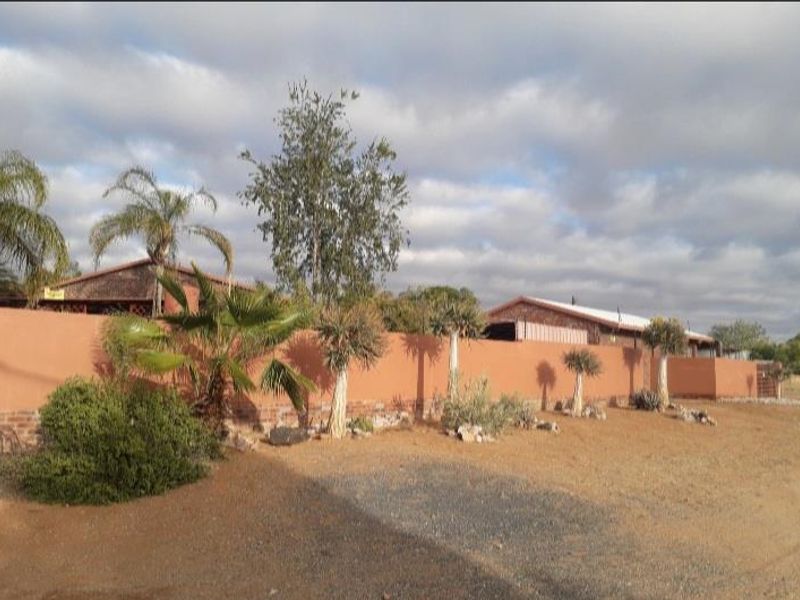 Spacious 4-Bedroom Family Home in Kakamas - Photo 10