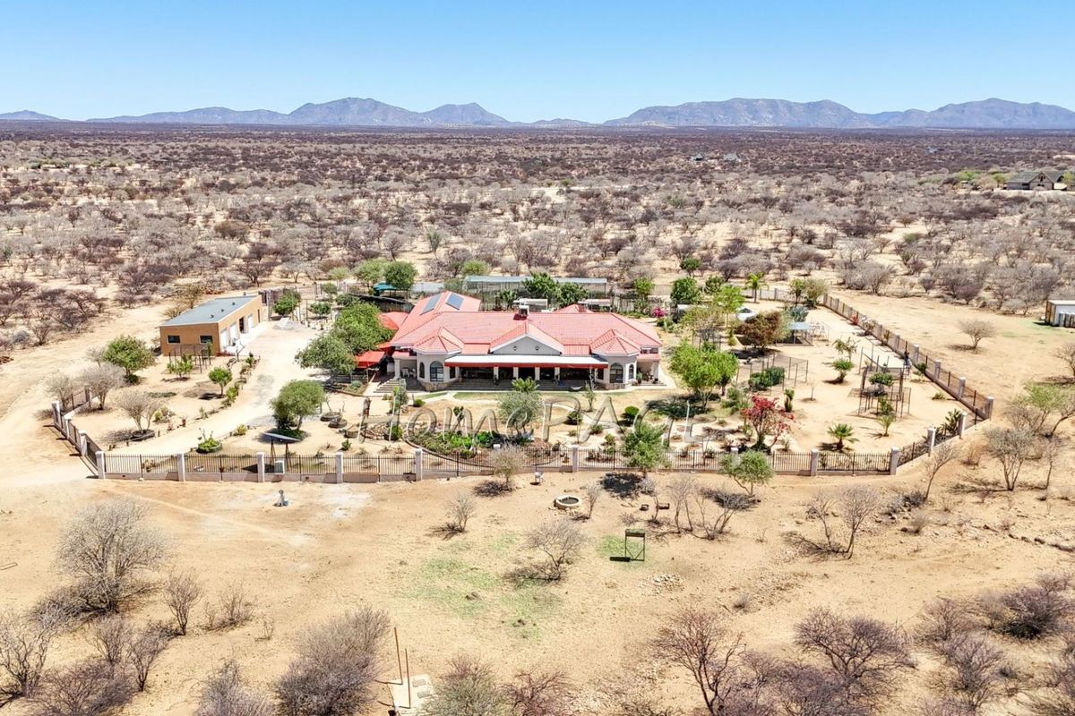 Omaruru Wildlife Estate, Omaruru:  Lifestyle Smallholding WITH ELABORATE Home is for Sale - Photo 2