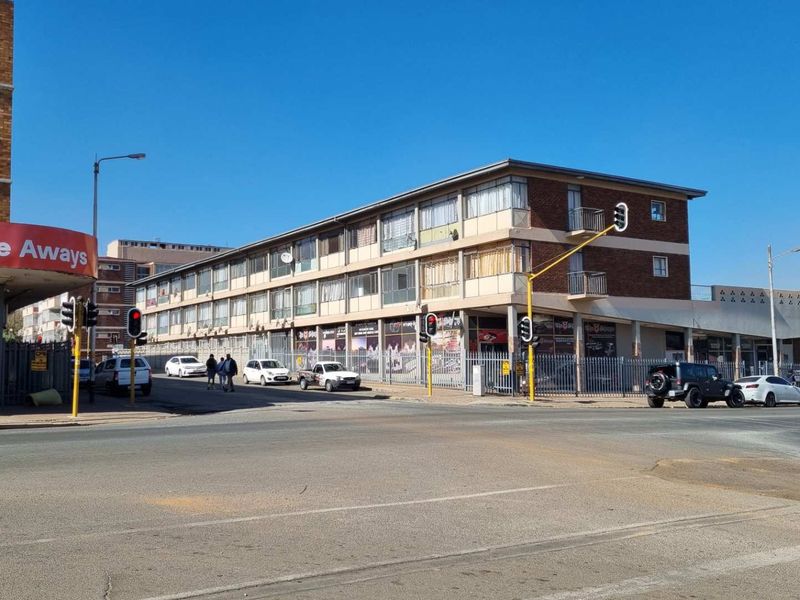 Business Shop Front For Sale - Photo 2
