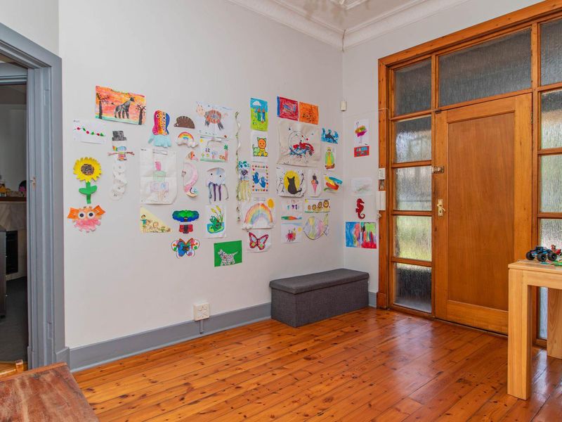 Endless Charm: Stunning Gardens & a Flatlet! - Photo 4