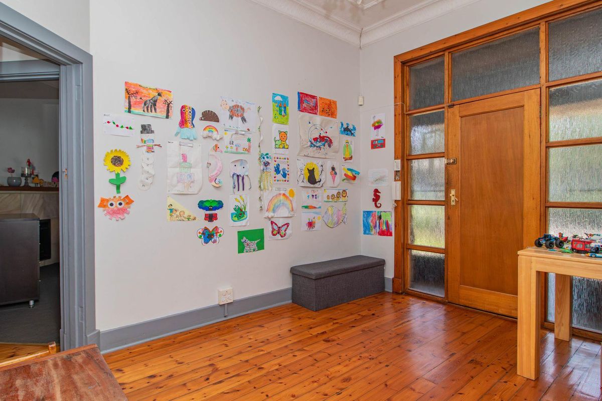 Endless Charm: Stunning Gardens & a Flatlet! - Photo 4