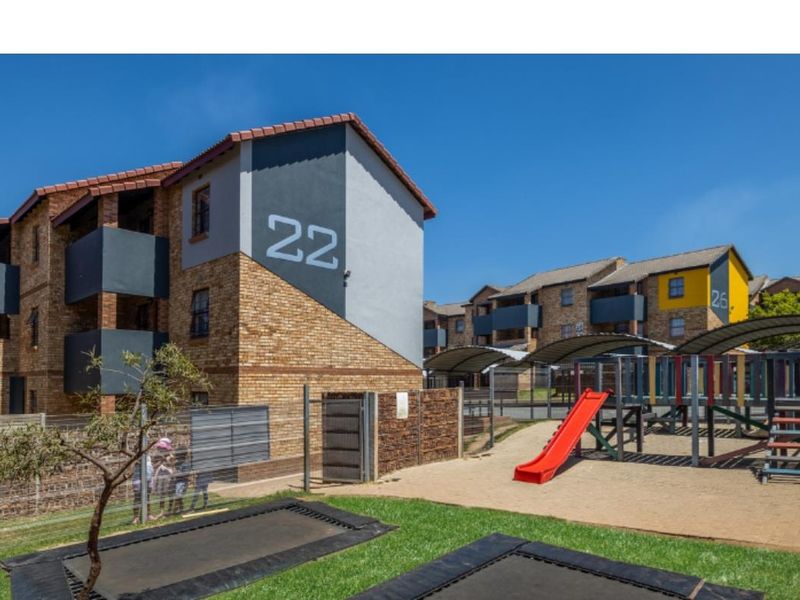 **Charming 1 Bedroom Ground Floor Unit in Lifestyle Security Complex** - Photo 10