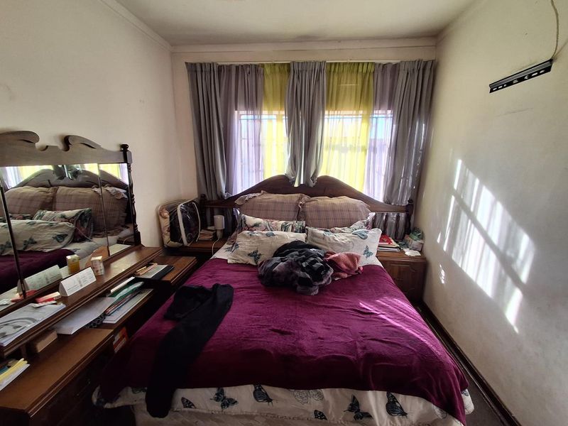 3-Bedroom Home with Garage, Storeroom, Carport & Spacious Backyard - Photo 9