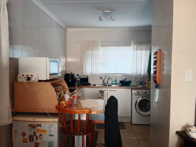 Spacious, Secure and Perfectly Located! - Photo 8