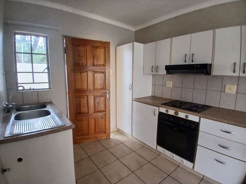 2 Bedroom situated close to shops, schools, offices and Unam - Photo 4