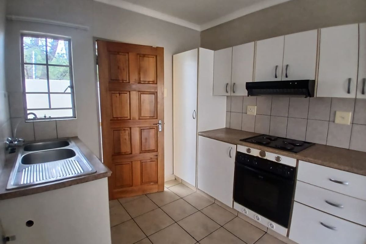 2 Bedroom situated close to shops, schools, offices and Unam - Photo 4
