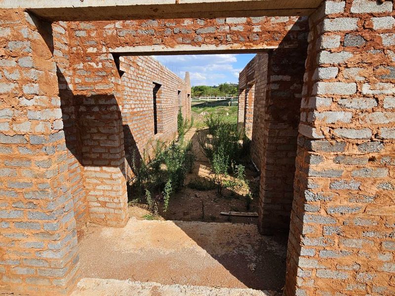 Incomplete Single Story Family Home In Landsmeer Equestrian Estate  R 1 395 000 - Photo 7