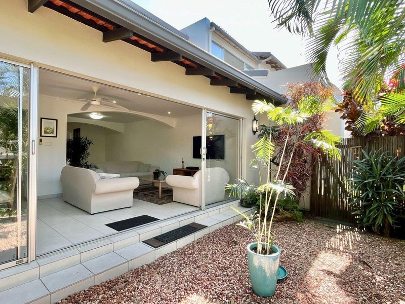 A stunning , modern duplex in secure complex on the beachfront!!! - Photo 2