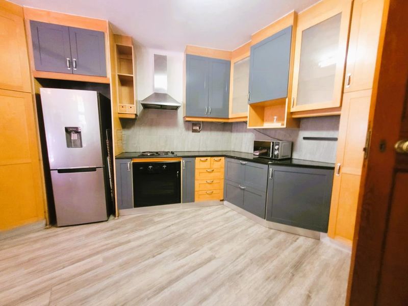 Lovely Family Home in Glenwood - Photo 10