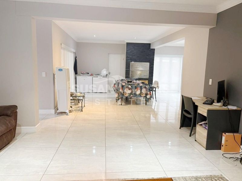 Family Home - Photo 4