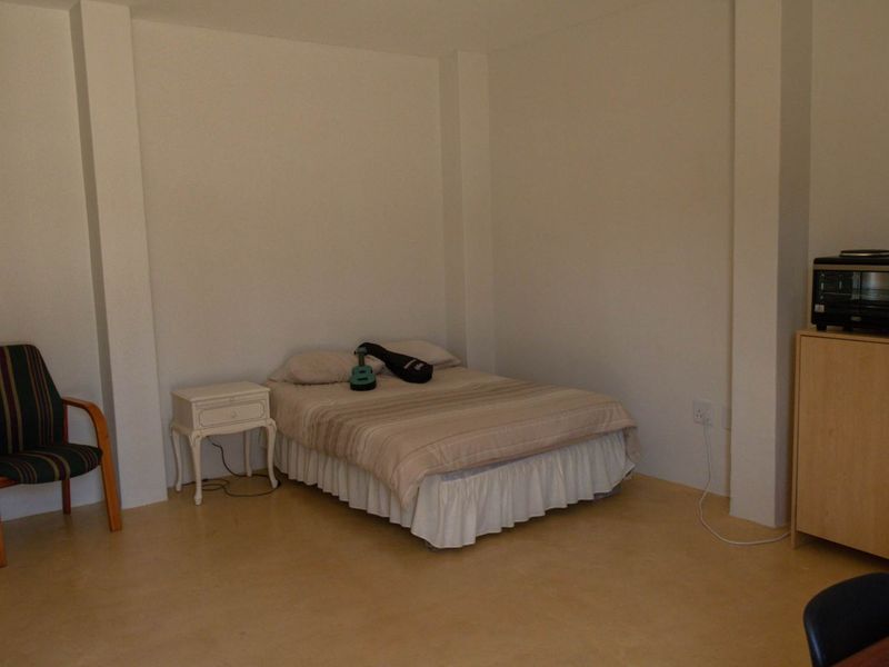 FOR SALE: SPACIOUS 5 BEDROOM FAMILY HOME WITH INDOOR & OUTDOOR BBQ IN OCEAN VIEW, SWAKOPMUND - Photo 8