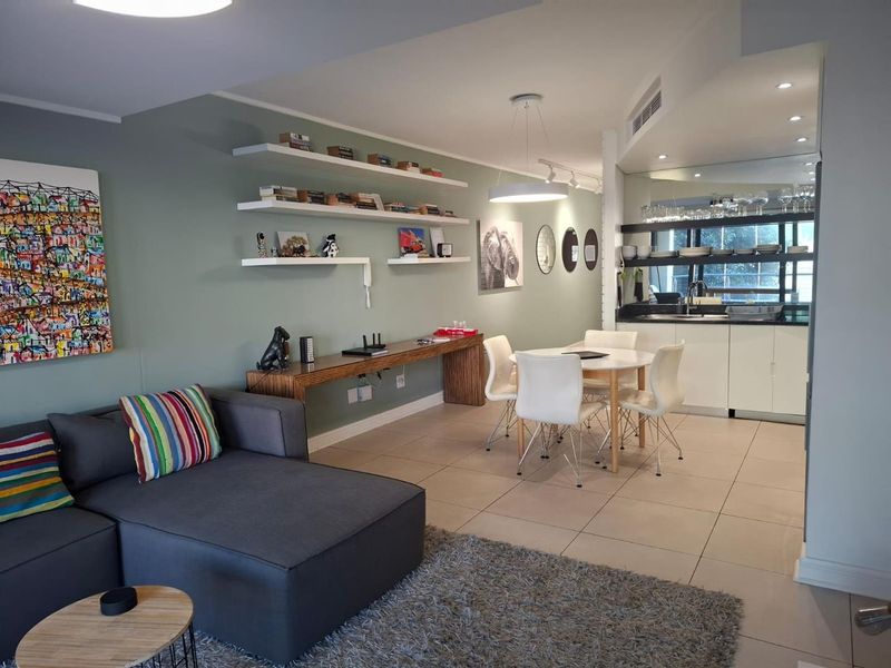 Stylishly furnished 2 bedroom apartment - Photo 3